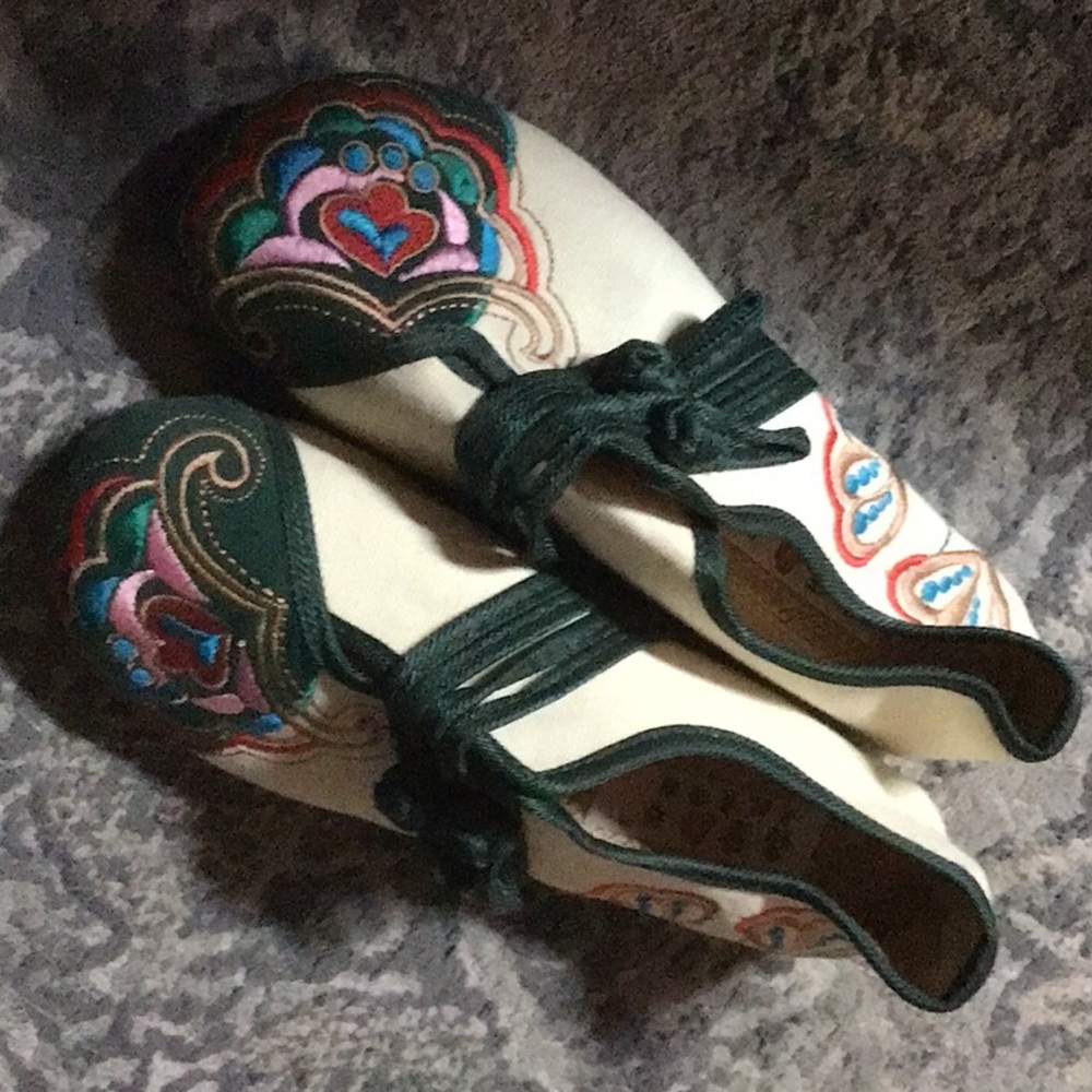Asian Embroidered Shoes 8 - New